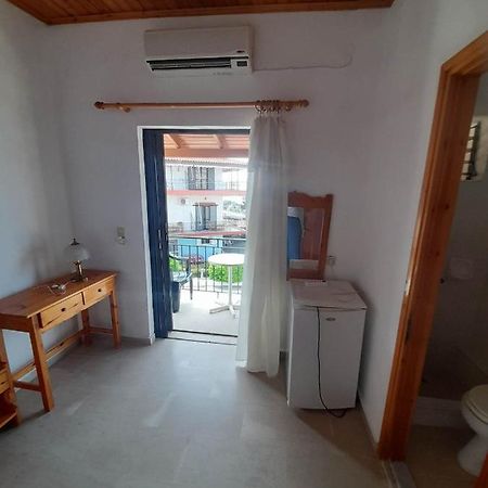 Christina Sunny Rooms Loutsa  Exterior photo
